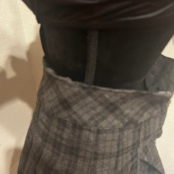Vintage 70s Black and grey plaid pleated mini skirt - Picture 7 of 7